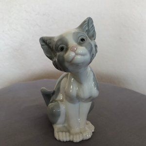 Lladro Cat Porcelain Figurine